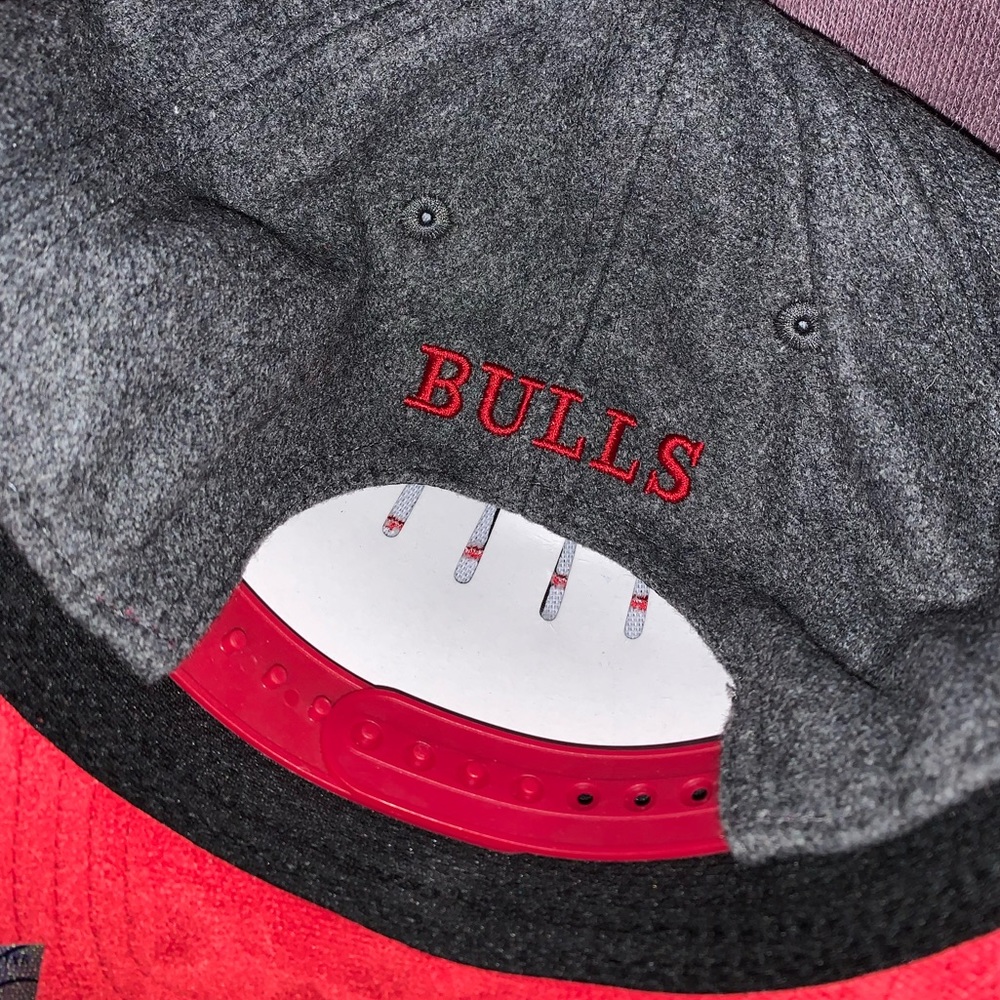 ๐๐๐๏ธ Chicago Bulls Full Court Two-Tone Statement SnapBack Hat ๐๏ธ๐๐ - Picture 7 of 12